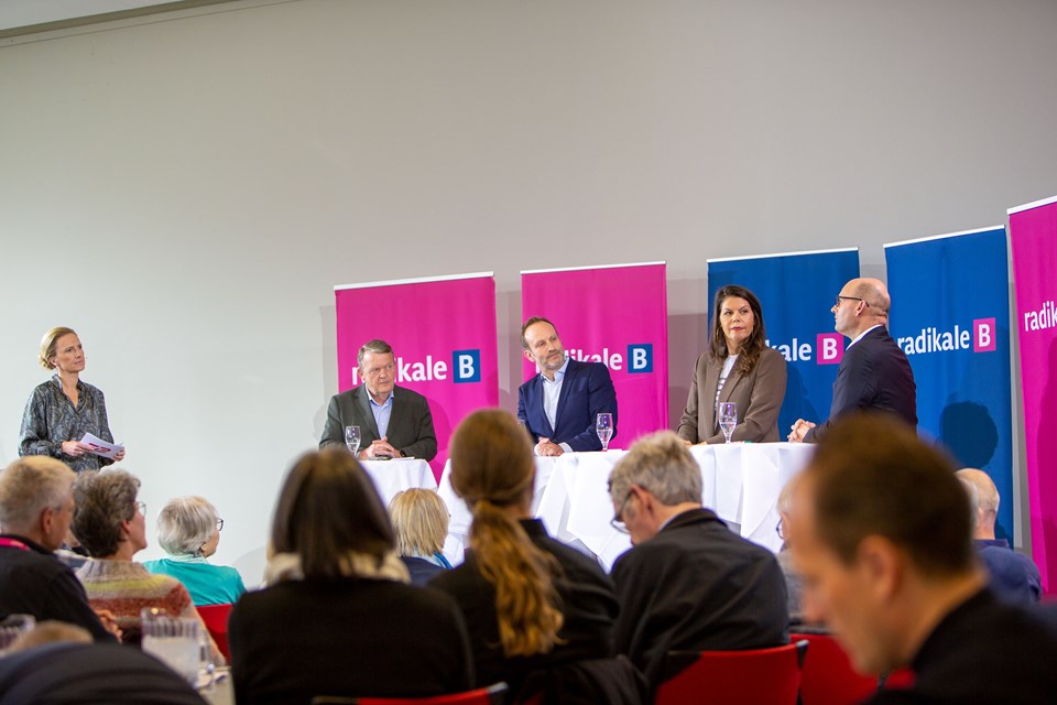 Partilederrunde ved Radikale Venstres nytårsstævne 2023: Lars Løkke Rasmussen, Martin Lidegaard, Franciska Rosenkilde og Søren Pape Poulsen