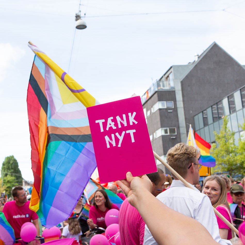 Tænk nyt-skilt til Copenhagen Pride 2022