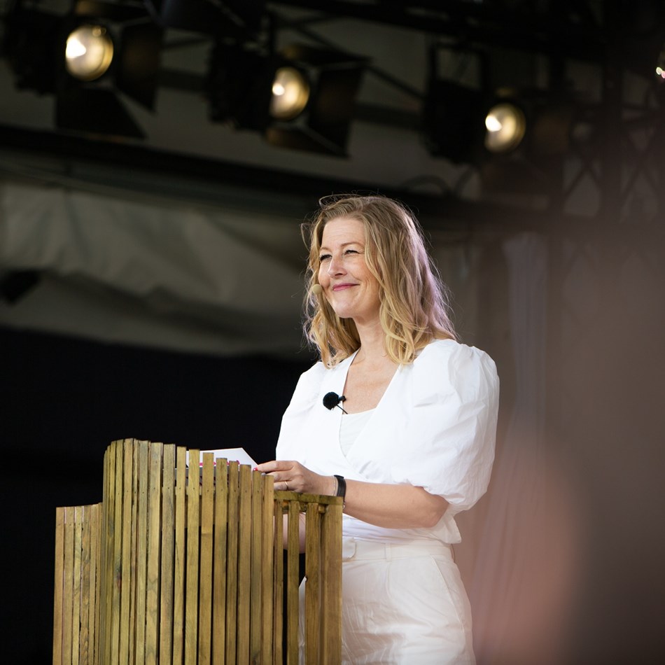 Sofie Carsten Nielsen holder tale ved Folkemødet 2022
