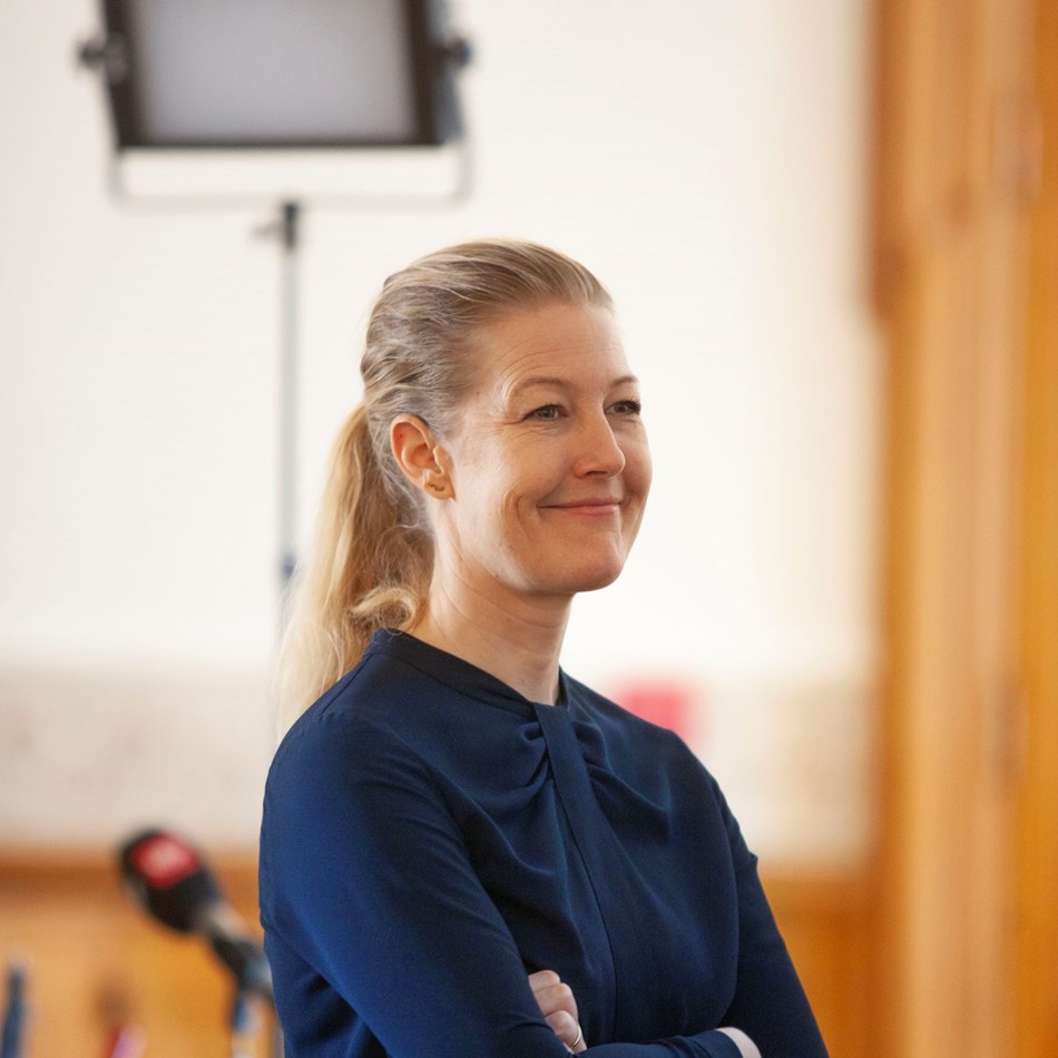 Sofie Carsten Nielsen i vandrehallen på Christiansborg