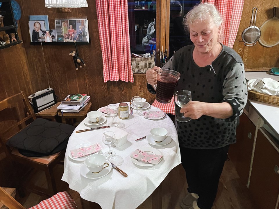 Mor Dorte på Gjøl elsker at byde indenfor i køkkenet, når vejen går over Nordjylland.