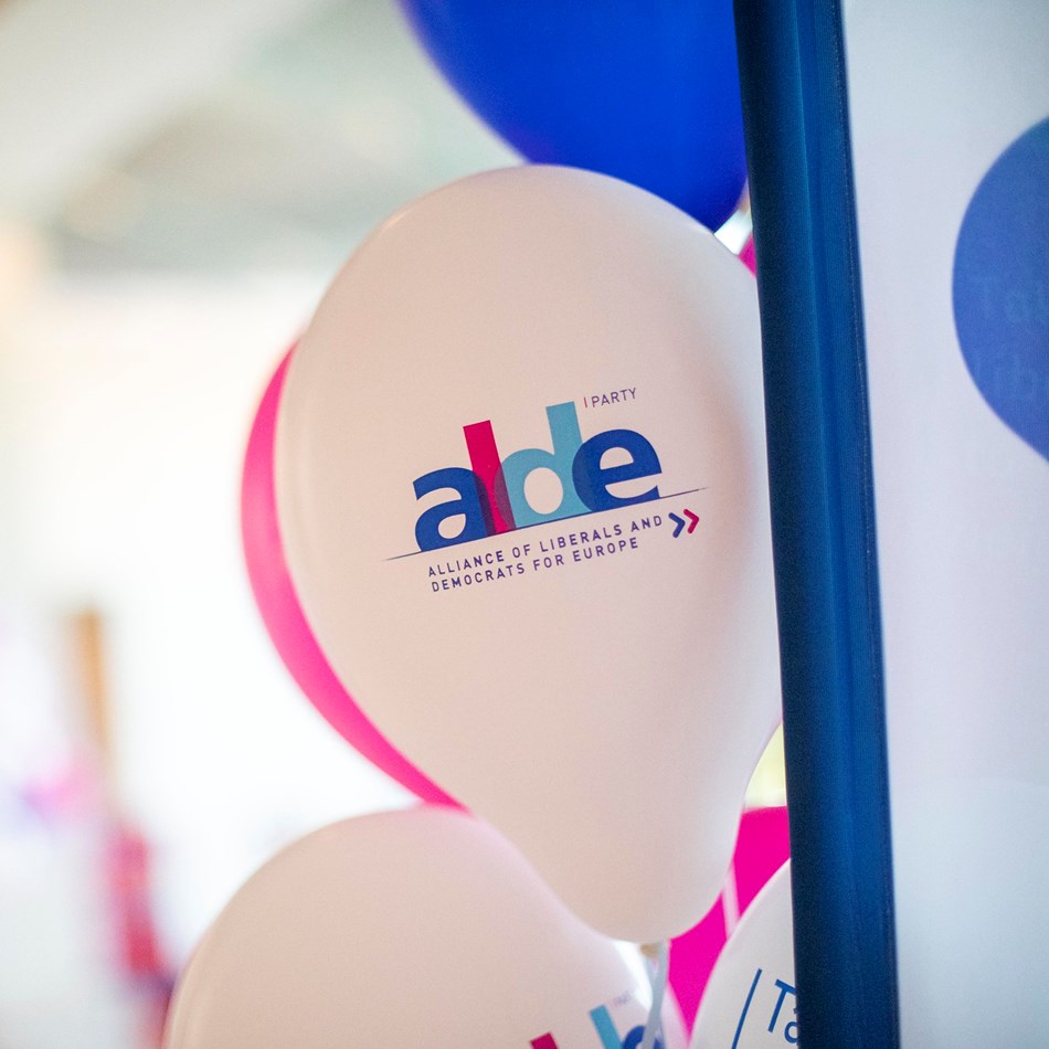 Balloner med ALDE's logo