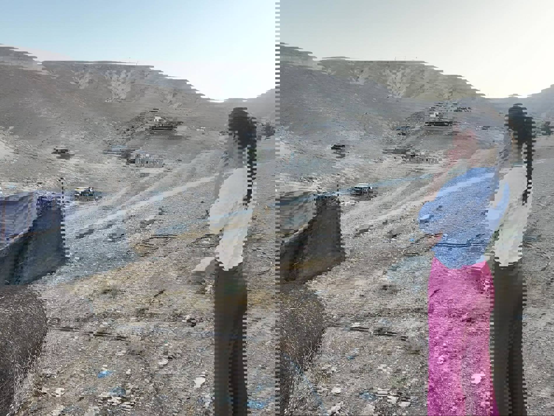 Samira Nawa ved Al Muarrajat-landsbyen tæt ved Ramallah. Her boede 3-400 palæstinensere ind til for nogle måneder siden. Ulovlige bosættelser har omringet landsbyen - og beboerne er nu fordrevet.