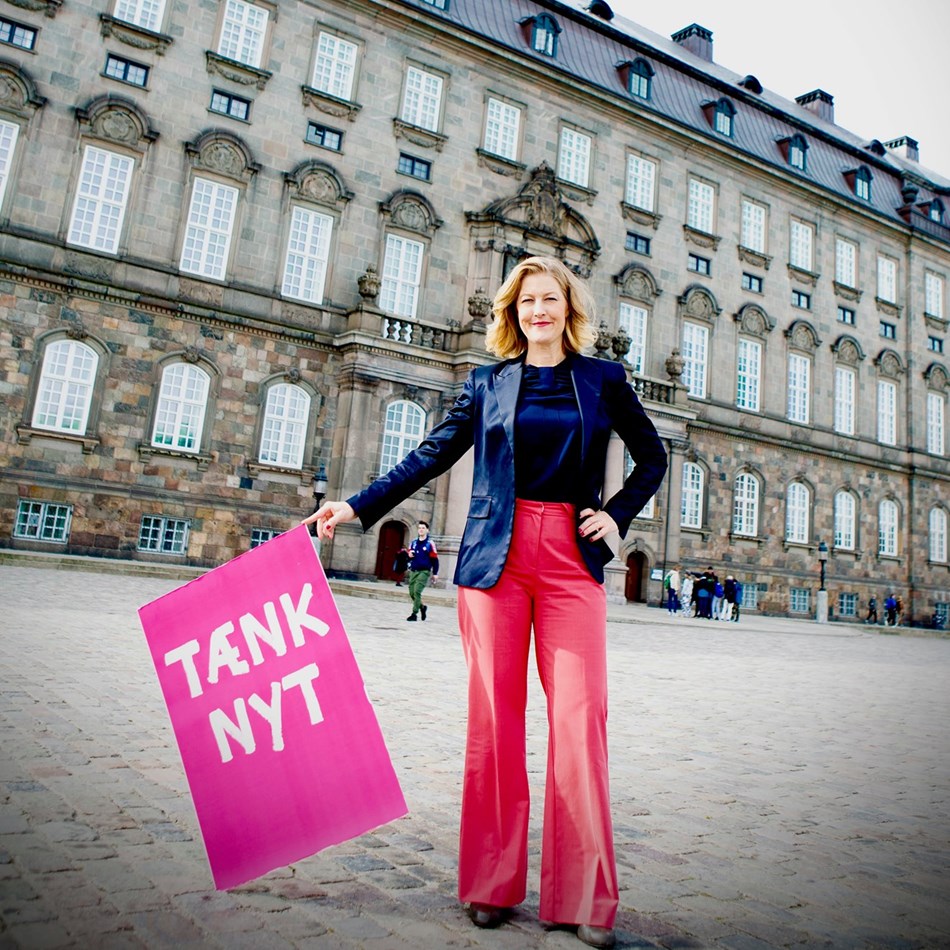Tænk nyt: Sofie Carsten Nielsen foran Christiansborg 