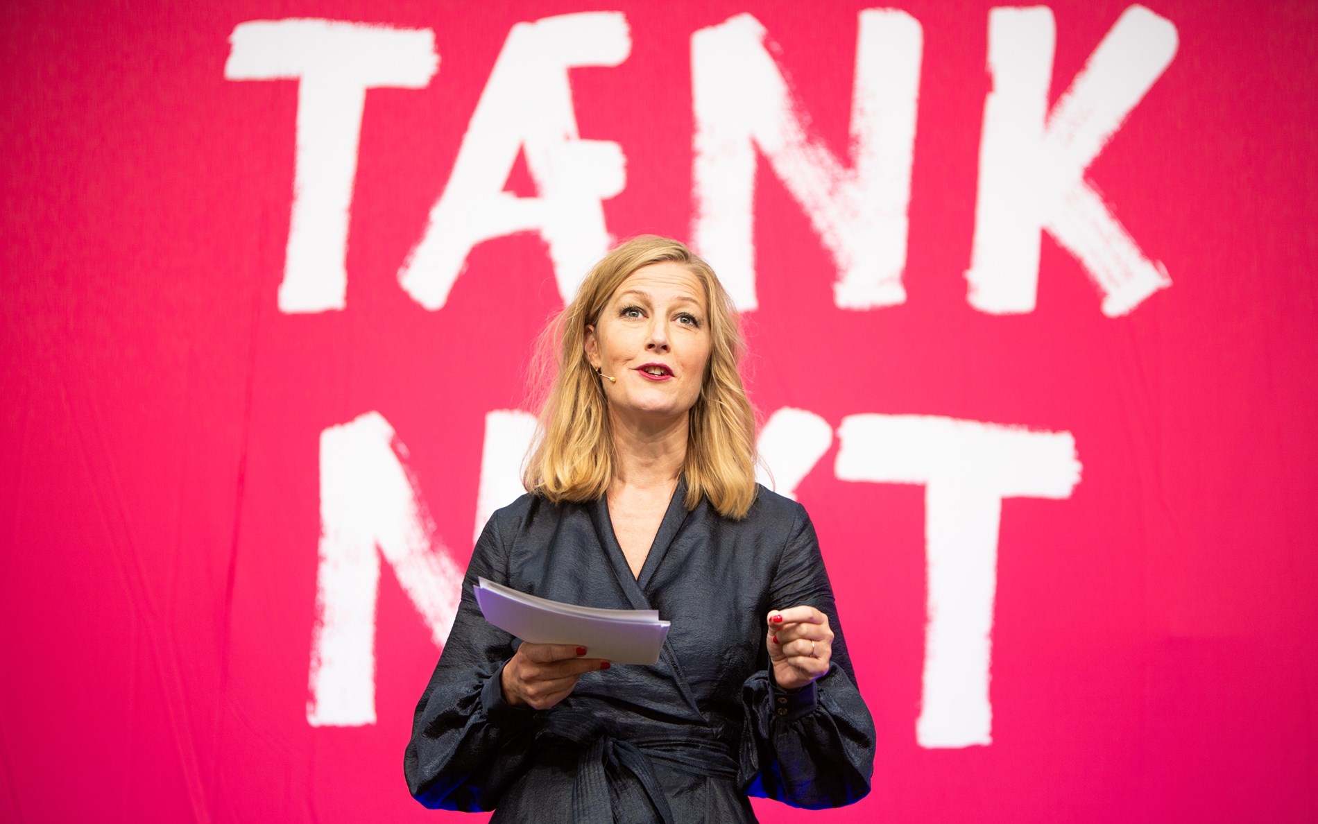 Sofie Carsten Nielsen holder tale til Radikale Venstres landsmøde 2022