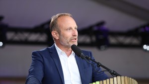 Martin Lidegaard holder tale ved Folkemødet 2023